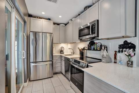 4641 NE 6th Avenue, Oakland Park FL - photo 11 of 33