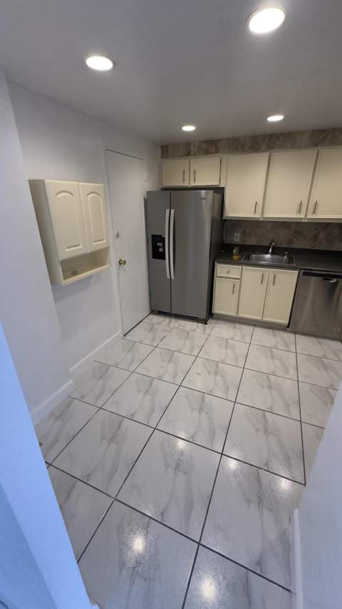 401 Golden Isles Drive #602, Hallandale Beach FL - photo 16 of 30