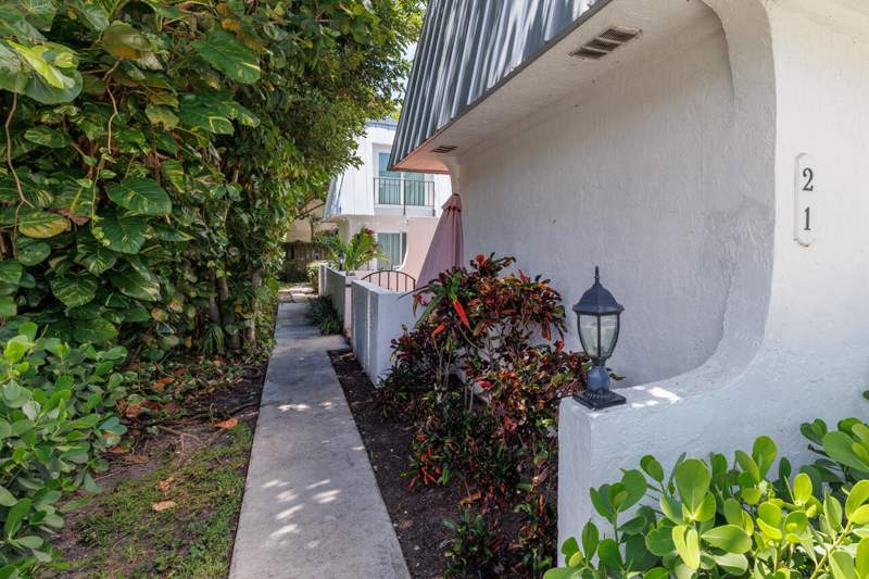2 bedroom Condominium at 106 Linda Lane #1, Shore Place Condo, Palm Beach Shores — photo 4