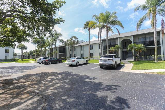 2 bedroom Condominium at 1010 Green Pine Boulevard #E1, Palm Club Village I Condo, West Palm Beach — photo 3