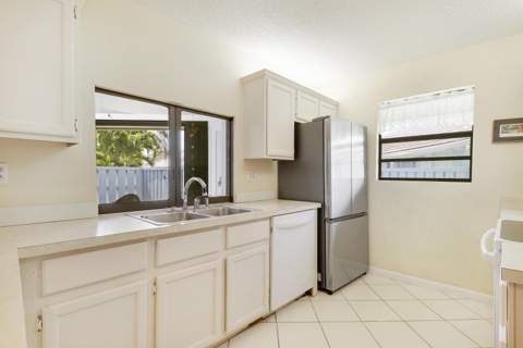 1127 E Seminole Avenue #15b, Jupiter FL - photo 13 of 37