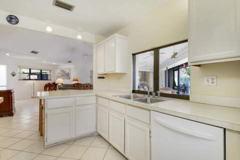 1127 E Seminole Avenue #15b, Jupiter FL - photo 15 of 37