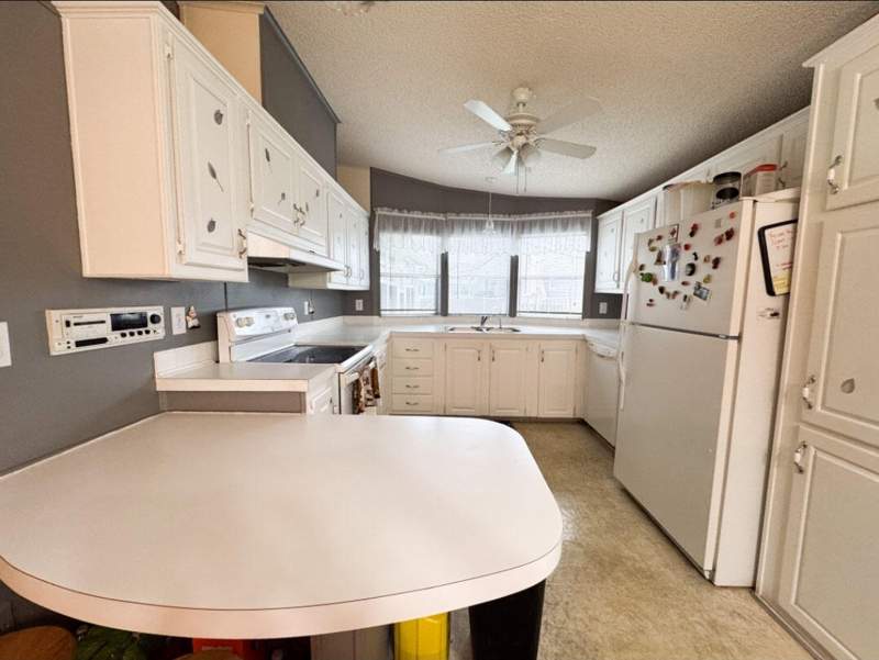 3 bedroom Mobile Home at 120 Plantation Boulevard #120, Plantation Beach Park, Lake Worth — photo 4