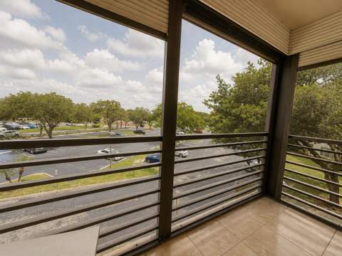 1000 Colony Point Circle #315, Pembroke Pines FL - photo 10 of 11