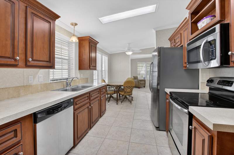 3 bedroom Manufactured Home at 5006 Curacas Bay, Jamaica Bay Mobile Home Co Op, Boynton Beach — photo 2