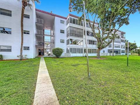 4270 NW 40th Street #401, Lauderdale Lakes FL - photo 7 of 61