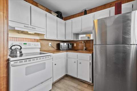 941 Crystal Lake Drive #402, Deerfield Beach FL - photo 12 of 23