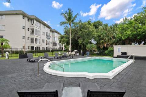 941 Crystal Lake Drive #402, Deerfield Beach FL - photo 22 of 23