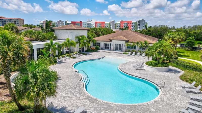 3 bedroom Single Family Residence at 1070 Veleiros Boulevard, Crystal Lake 1st Sec, Deerfield Beach — photo 4