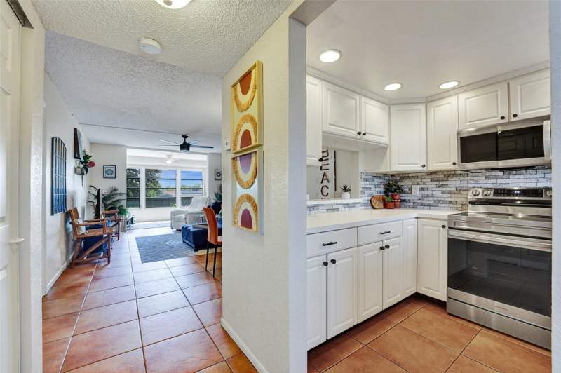 1 bedroom Condominium at 6570 Royal Palm Boulevard #210j, Royal Park Gardens I-J Condo, Margate — photo 4