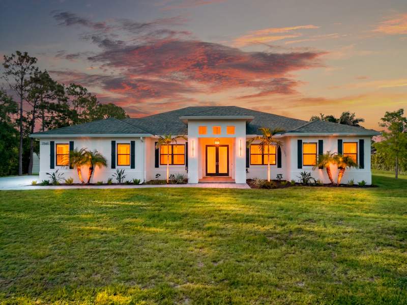 4 bedroom Single Family Residence at 17655 44th Place, Acreage, The Acreage — photo 1