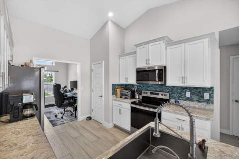 6748 NW Mamie Court, Port St. Lucie FL - photo 9 of 48