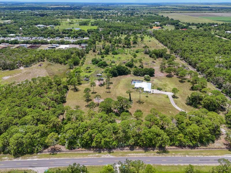 4 bedroom Single Family Residence at 425 N Ffa Road, Metes And Bounds, Fort Pierce — photo 3