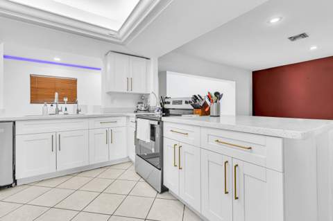 2200 N 47th Avenue, Hollywood FL - photo 6 of 24