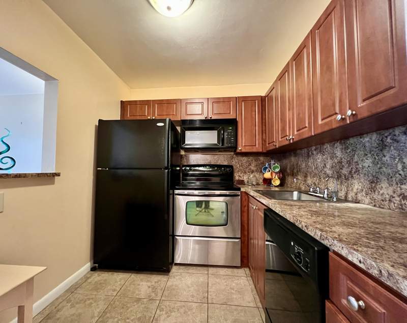 1 bedroom Condominium at 142 Cambridge F, Century Village - Cambridge Condo, West Palm Beach — photo 2