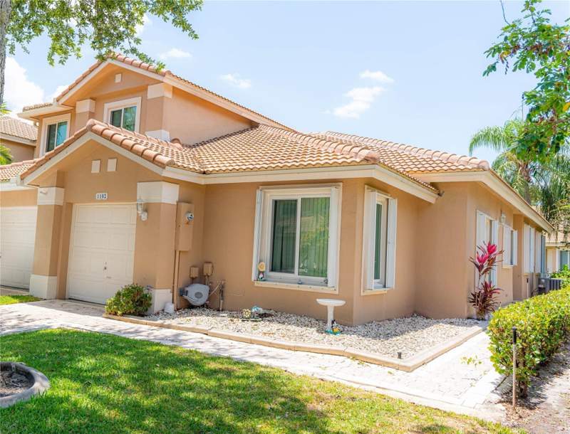3 bedroom Townhouse at 1102 SW 158th Avenue, Hollywood Lakes Country Club And, Pembroke Pines — photo 2