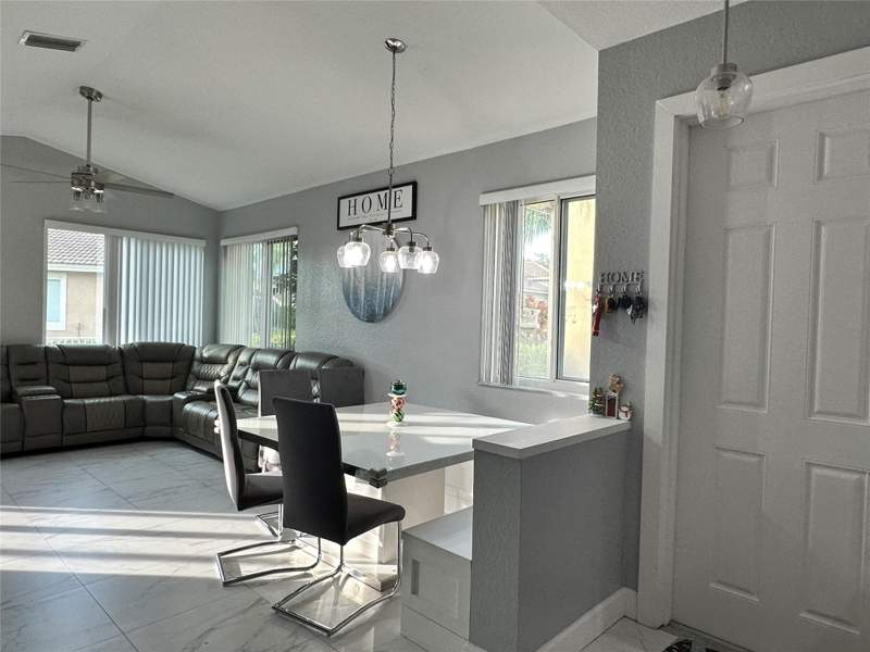 3 bedroom Townhouse at 1102 SW 158th Avenue, Hollywood Lakes Country Club And, Pembroke Pines — photo 3