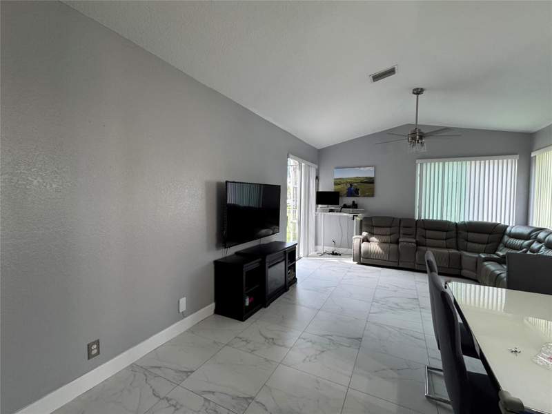3 bedroom Townhouse at 1102 SW 158th Avenue, Hollywood Lakes Country Club And, Pembroke Pines — photo 4