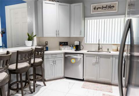 1102 SW 158th Avenue, Pembroke Pines FL - photo 7 of 31