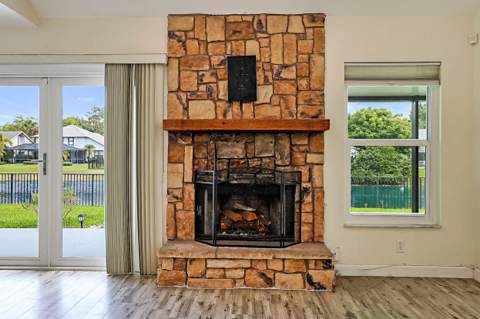 3570 Woods Walk Boulevard, Lake Worth FL - photo 15 of 51