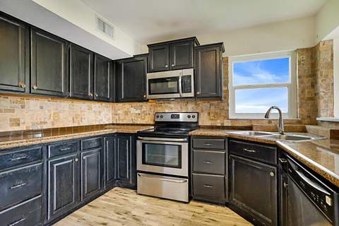 3570 Woods Walk Boulevard, Lake Worth FL - photo 10 of 51