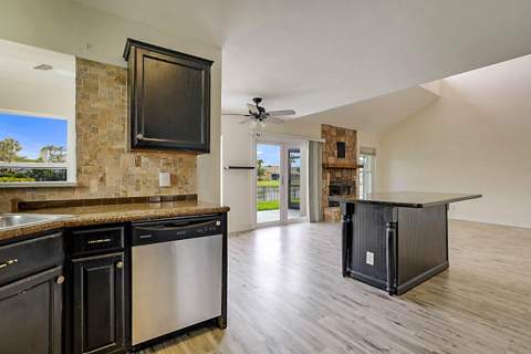 3570 Woods Walk Boulevard, Lake Worth FL - photo 12 of 51