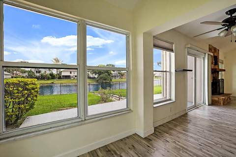 3570 Woods Walk Boulevard, Lake Worth FL - photo 13 of 51