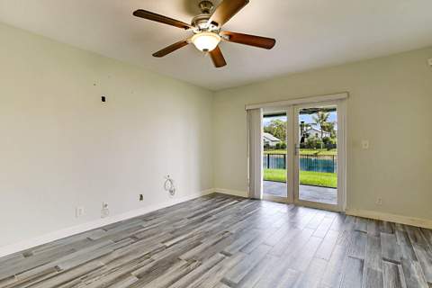 3570 Woods Walk Boulevard, Lake Worth FL - photo 21 of 51