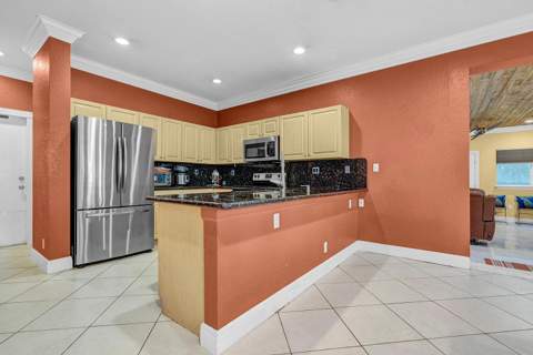 8020 NW 70th Avenue, Parkland FL - photo 11 of 26