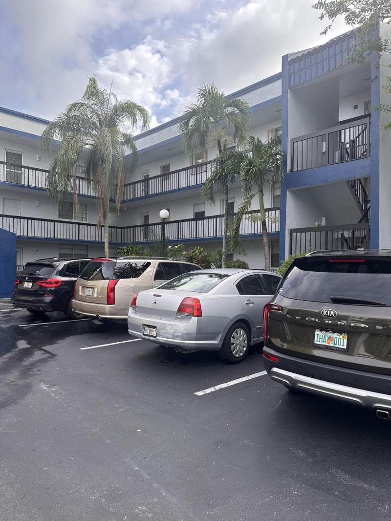 2 bedroom Condominium at 3090 Holiday Springs Boulevard #310, Holiday Springs Village 2 Condo, Margate — photo 3