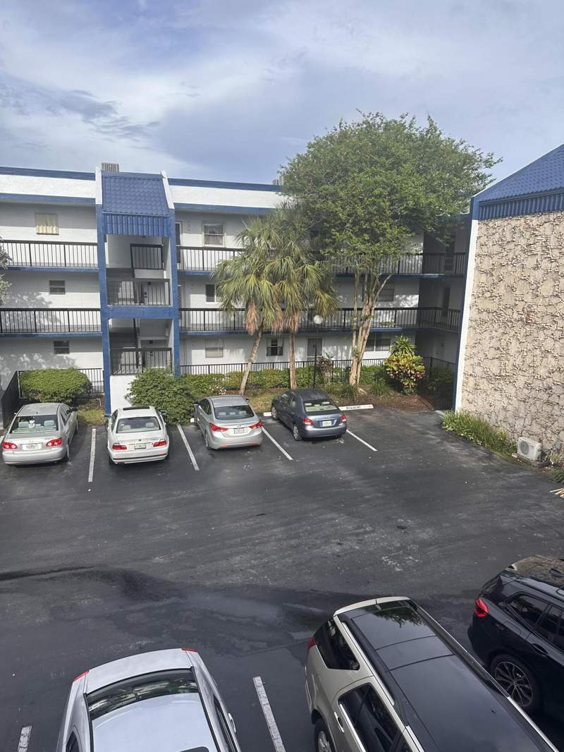 2 bedroom Condominium at 3090 Holiday Springs Boulevard #310, Holiday Springs Village 2 Condo, Margate — photo 4