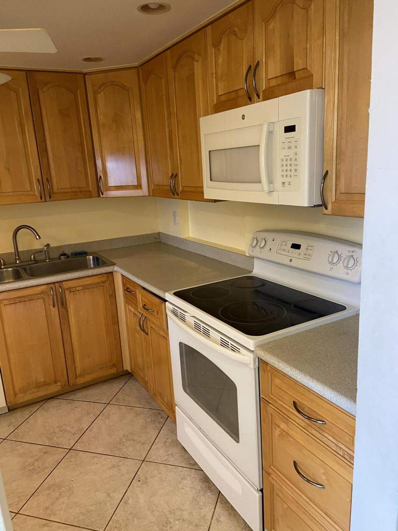 2 bedroom Condominium at 3090 Holiday Springs Boulevard #310, Holiday Springs Village 2 Condo, Margate — photo 5