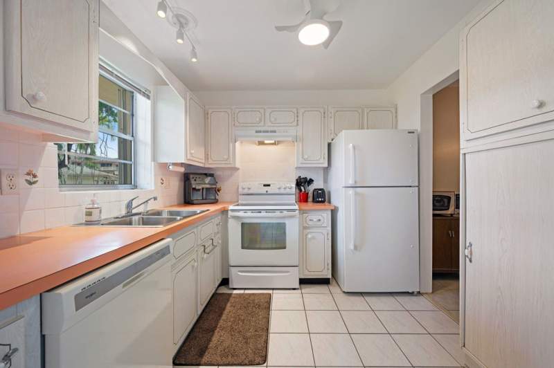 2 bedroom Condominium at 5300 Washington Street #108d, Beverly Hills condo, Hollywood — photo 2