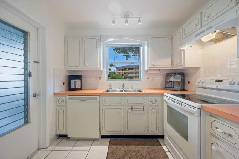 2 bedroom Condominium at 5300 Washington Street #108d, Beverly Hills condo, Hollywood — photo 3