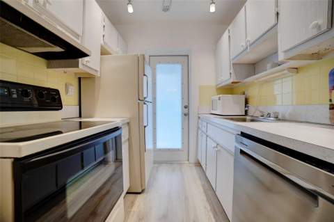 1801 Ocean Drive #201, Boynton Beach FL - photo 7 of 26