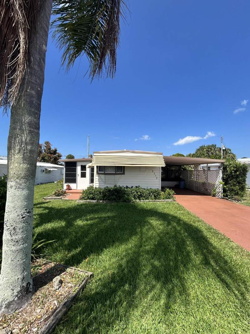 2 bedroom Manufactured Home at 8379 SE Eagle Avenue, Ridgeway, Hobe Sound — photo 3