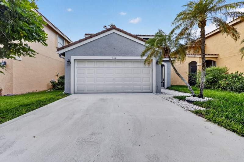 3 bedroom Single Family Residence at 7823 Springfield Lake Drive, Lake Charleston Tr Z, Lake Worth — photo 3