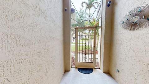 895 SW Lake Charles Circle, Port St. Lucie FL - photo 6 of 76