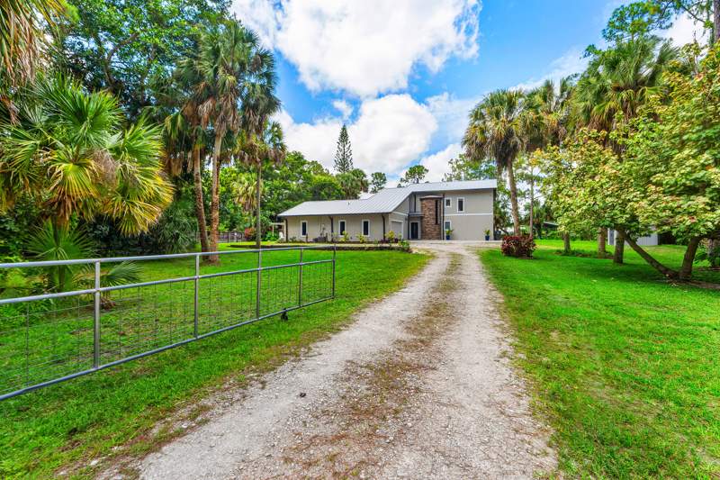 5 bedroom Single Family Residence at 9743 169th Court, Jupiter Farms, Jupiter — photo 2