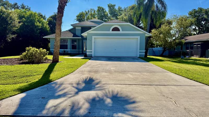 3 bedroom Single Family Residence at 619 SE Forgal Street, Port St Lucie Section 6, Port St. Lucie — photo 2