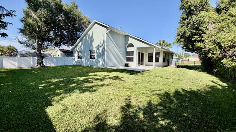 3 bedroom Single Family Residence at 619 SE Forgal Street, Port St Lucie Section 6, Port St. Lucie — photo 4