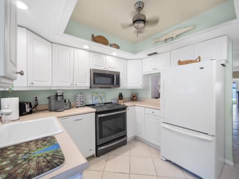 52 Yacht Club Drive #103, North Palm Beach FL - photo 11 of 18