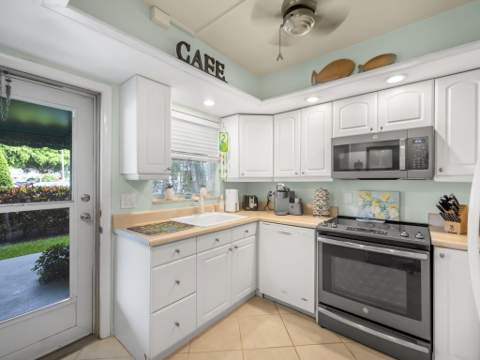 52 Yacht Club Drive #103, North Palm Beach FL - photo 12 of 18