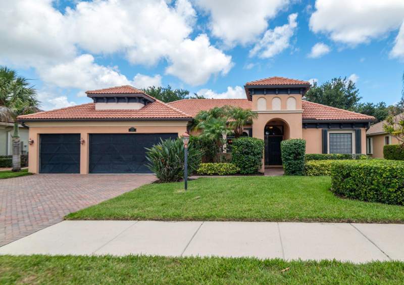 4 bedroom Single Family Residence at 2295 NW Diamond Creek Way, The Falls Of Jensen Beach, Jensen Beach — photo 2