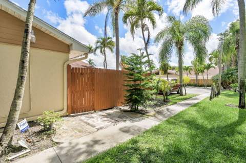 4353 Woodstock Drive #A, West Palm Beach FL - photo 18 of 23