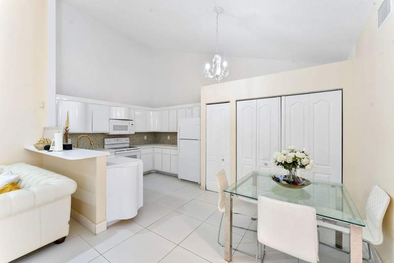 2 bedroom Townhouse at 4353 Woodstock Drive #A, Westchester Townhouses, West Palm Beach — photo 5