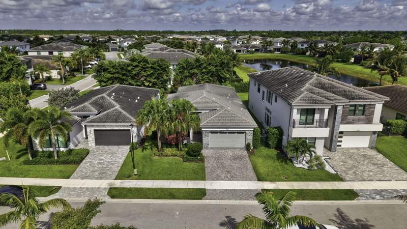 3 bedroom Single Family Residence at 8544 Apple Falls Lane, Bridges Mizner Pud Bridges South Plat Three, Boca Raton — photo 2
