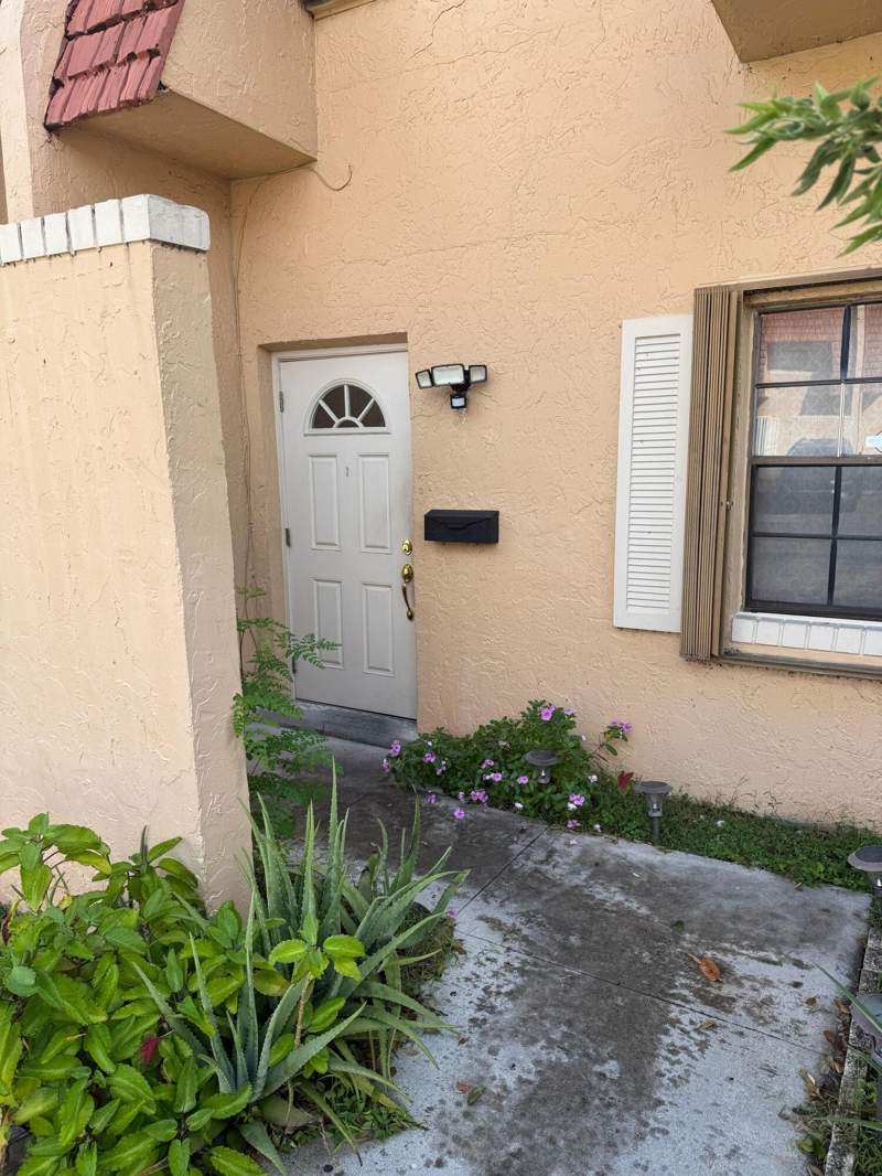 3 bedroom Townhouse at 76 Ann Lee Lane, Shaker Village Phase 1, Tamarac — photo 2