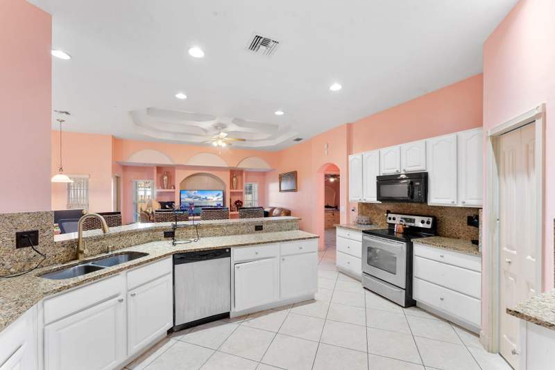3 bedroom Single Family Residence at 534 SW Halifax Avenue, Port St Lucie Section 22, Port St. Lucie — photo 5