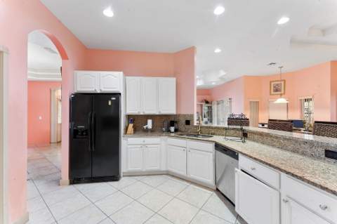 534 SW Halifax Avenue, Port St. Lucie FL - photo 6 of 36
